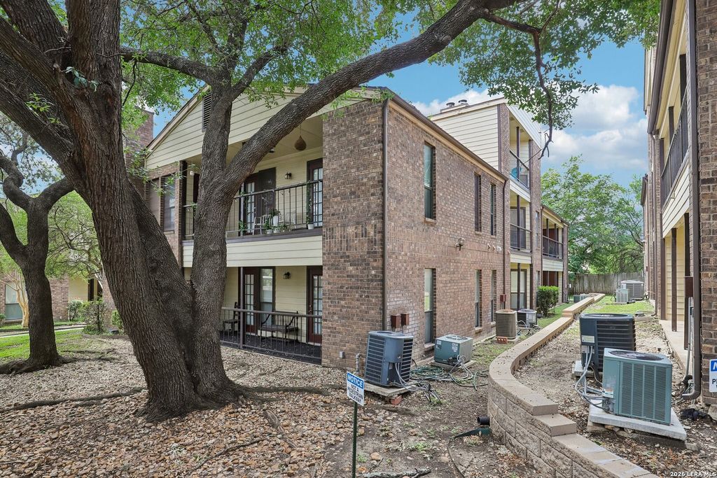 2542 Babcock Rd Apt D202, San Antonio, TX 78229