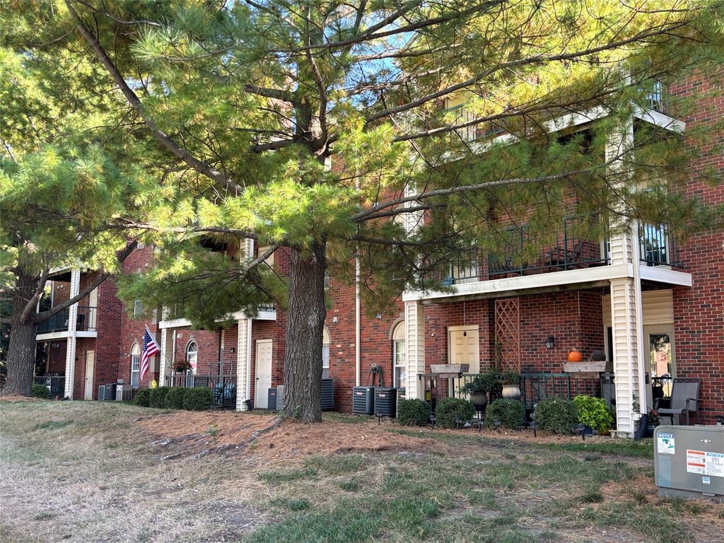 4910 Pleasant Street 20, West Des Moines, IA 50266