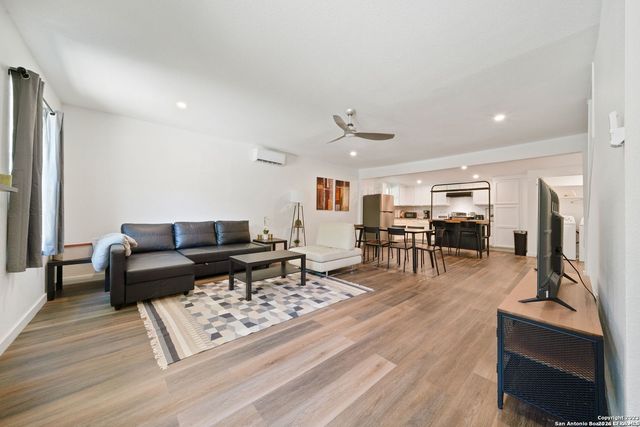 216 Milton, San Antonio, TX 78209