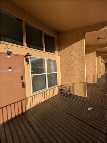 4121 NW 26th St T16, Lauderhill, FL 33313