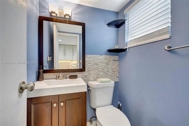 4121 NW 26th St T16, Lauderhill, FL 33313