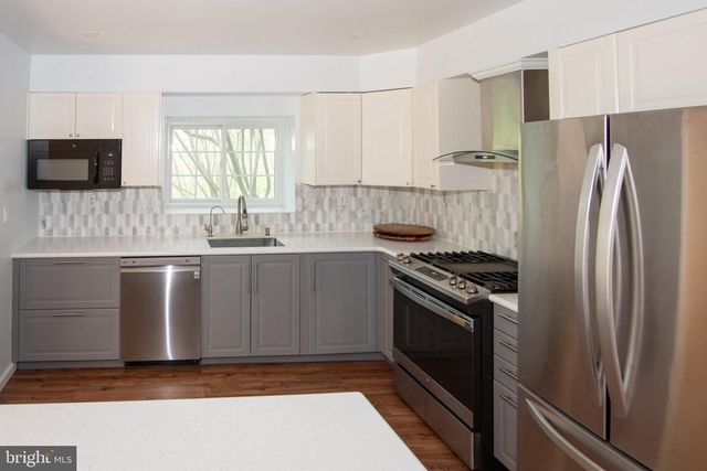 19 VIBURNUM CT, Lafayette Hill, PA 19444