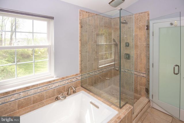 19 VIBURNUM CT, Lafayette Hill, PA 19444