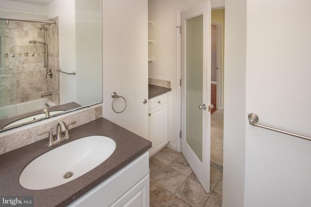 19 VIBURNUM CT, Lafayette Hill, PA 19444