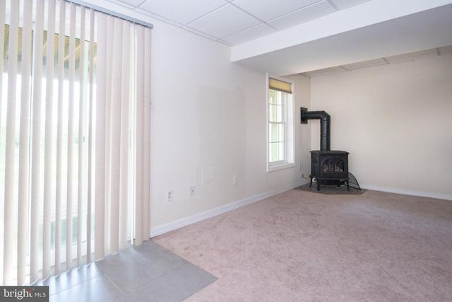 19 VIBURNUM CT, Lafayette Hill, PA 19444