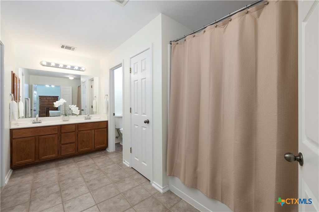 Image 13 of property listing at 8927 Liberty View, Converse, TX 78109