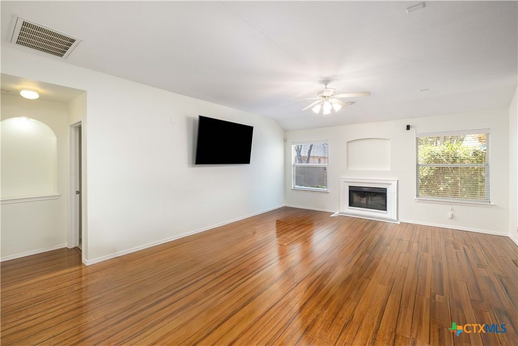 Image 4 of property listing at 8927 Liberty View, Converse, TX 78109