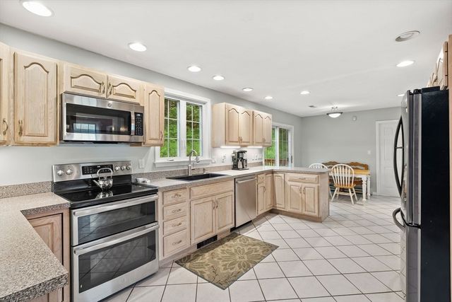 62 Coffey Ave, Haverhill, MA 01835
