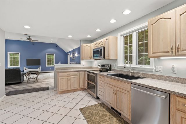 62 Coffey Ave, Haverhill, MA 01835
