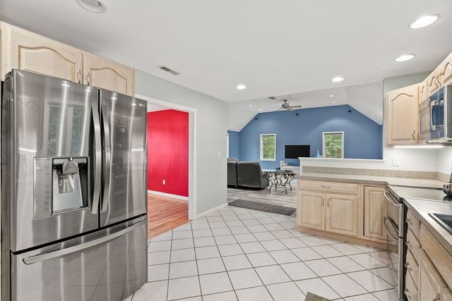 62 Coffey Ave, Haverhill, MA 01835