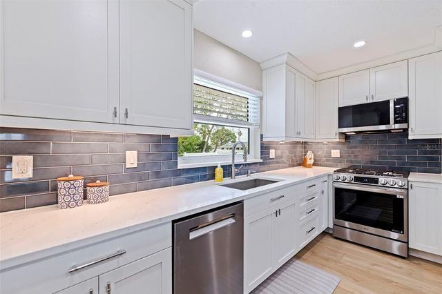 6085 TANGLEWOOD DRIVE NE, St Petersburg, FL 33703