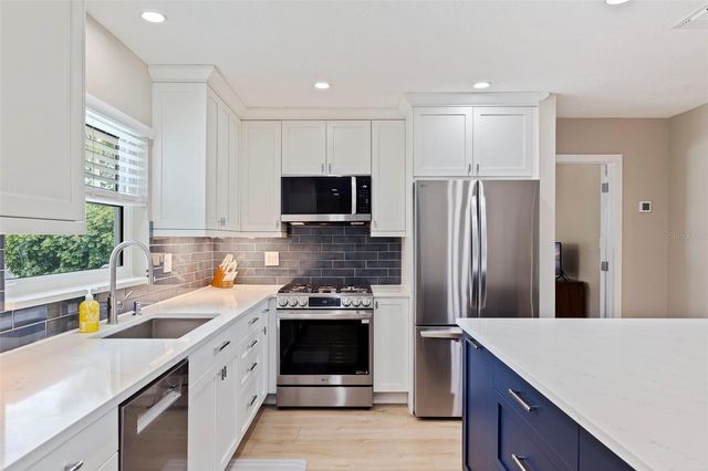 6085 TANGLEWOOD DRIVE NE, St Petersburg, FL 33703