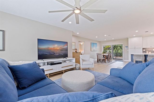 6085 TANGLEWOOD DRIVE NE, St Petersburg, FL 33703