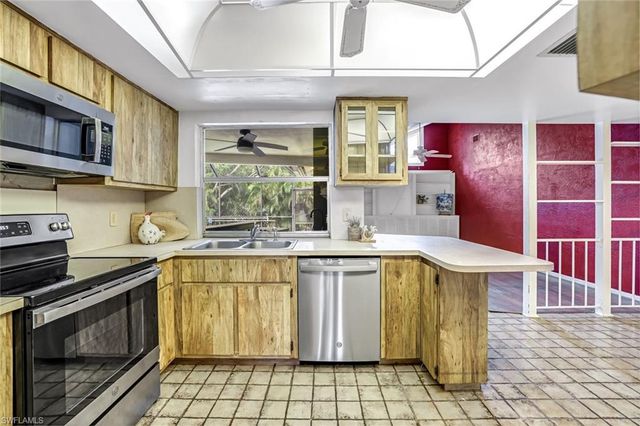 196 Baltusrol DR, Naples, FL 34113