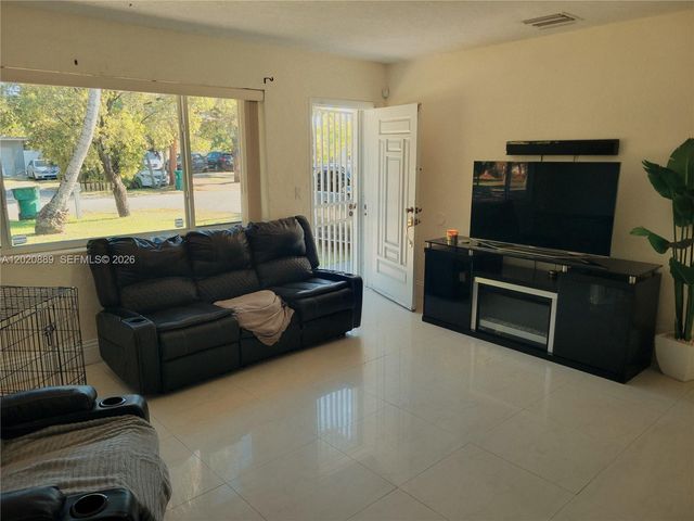 7901 Grand Canal Dr 7903, Miami, FL 33144