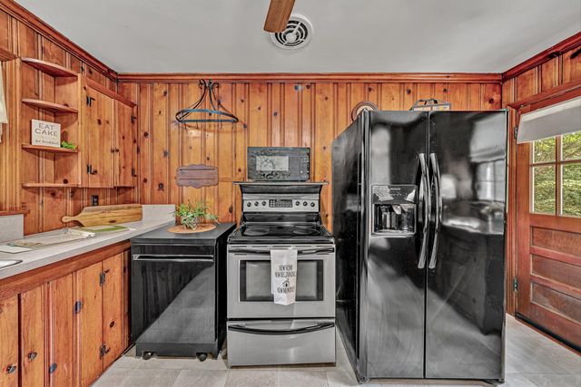 1035 Clearfield RD SW, Roanoke, VA 24015