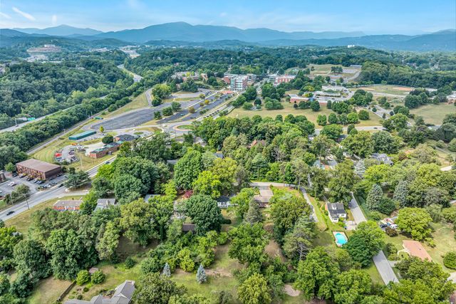 1035 Clearfield RD SW, Roanoke, VA 24015