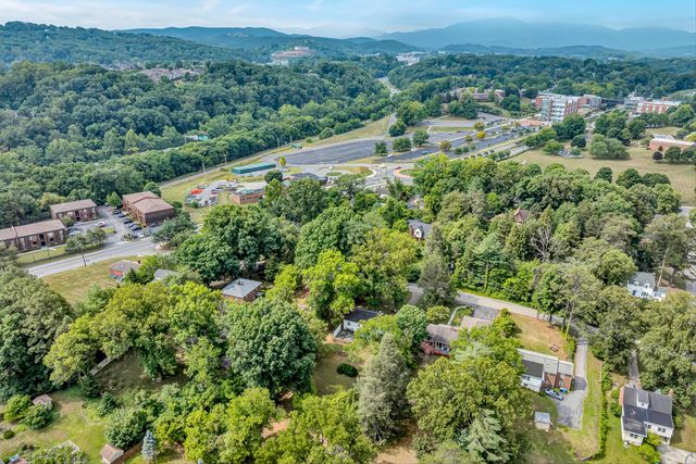 1035 Clearfield RD SW, Roanoke, VA 24015