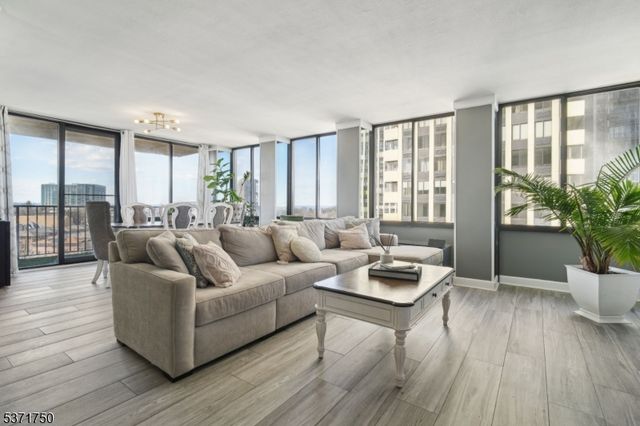 200 Winston Dr-C0803 803, Cliffside Park Boro, NJ 07010