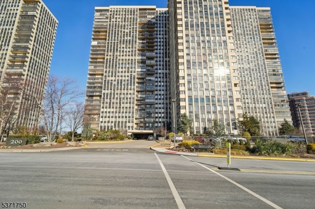 200 Winston Dr-C0803 803, Cliffside Park Boro, NJ 07010