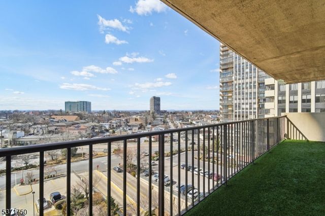 200 Winston Dr-C0803 803, Cliffside Park Boro, NJ 07010