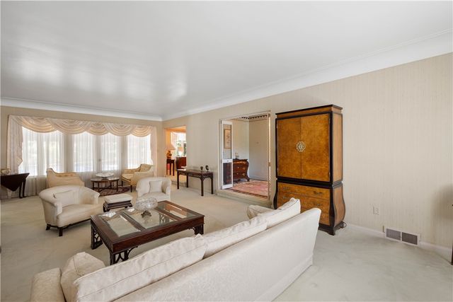 795 E Beau Street, South Strabane, PA 15301