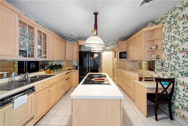 795 E Beau Street, South Strabane, PA 15301