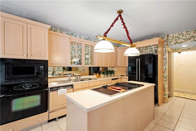 795 E Beau Street, South Strabane, PA 15301