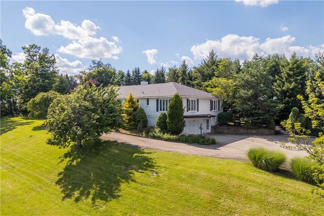 795 E Beau Street, South Strabane, PA 15301