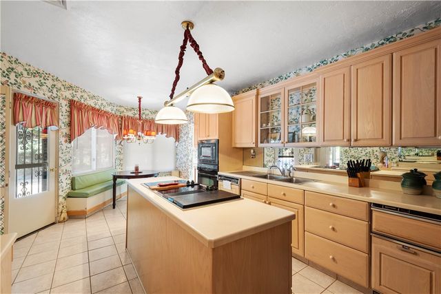 795 E Beau Street, South Strabane, PA 15301