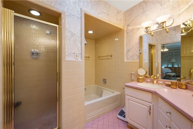 795 E Beau Street, South Strabane, PA 15301