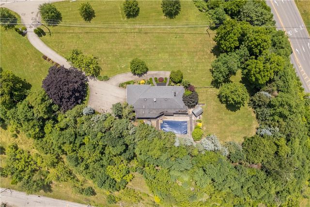 795 E Beau Street, South Strabane, PA 15301