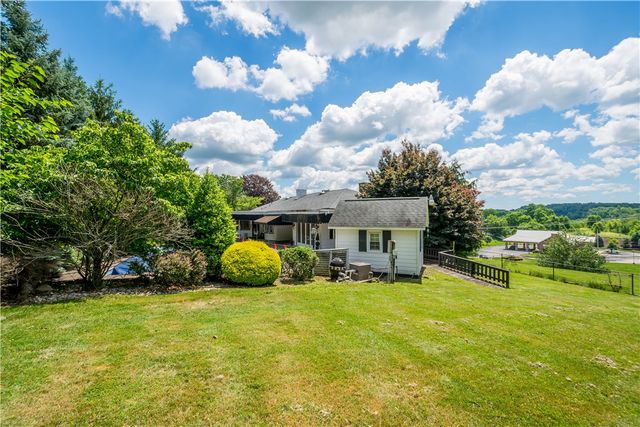 795 E Beau Street, South Strabane, PA 15301