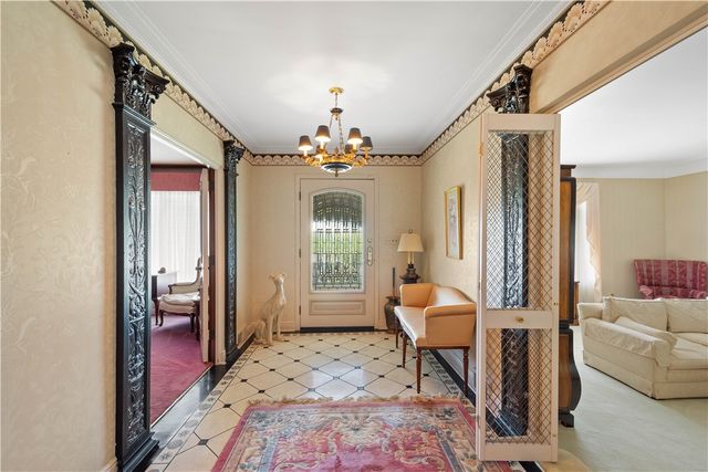 795 E Beau Street, South Strabane, PA 15301