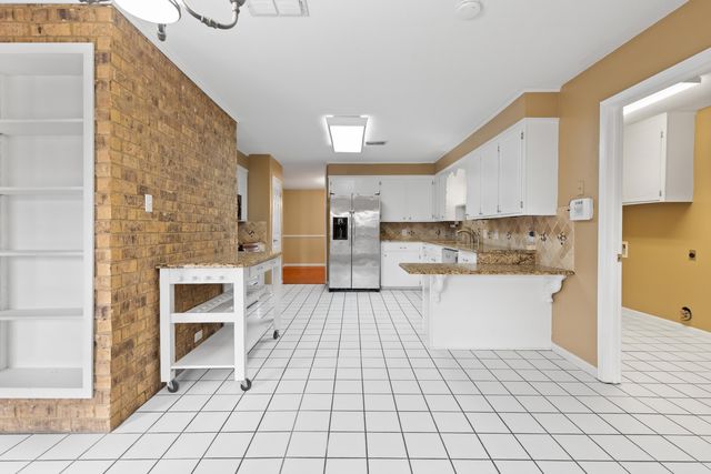 4400 Sherman Dr, Marshall, TX 75672