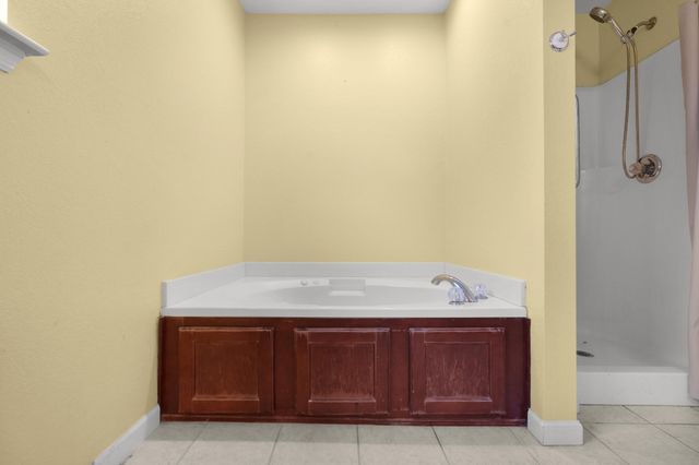 192 Round Tree Drive, Rossville, GA 30741