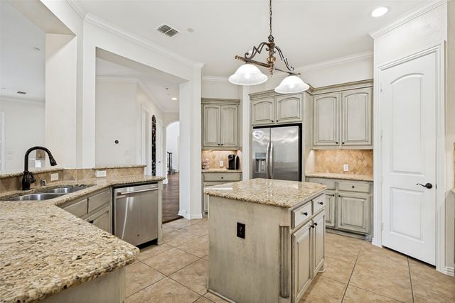 671 Lakeridge Drive, Fairview, TX 75069