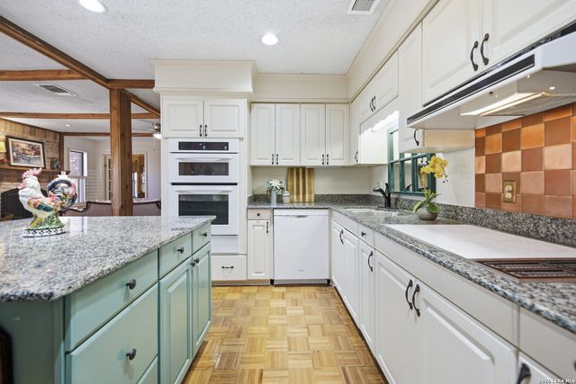 129 Sage Dr, Universal City, TX 78148