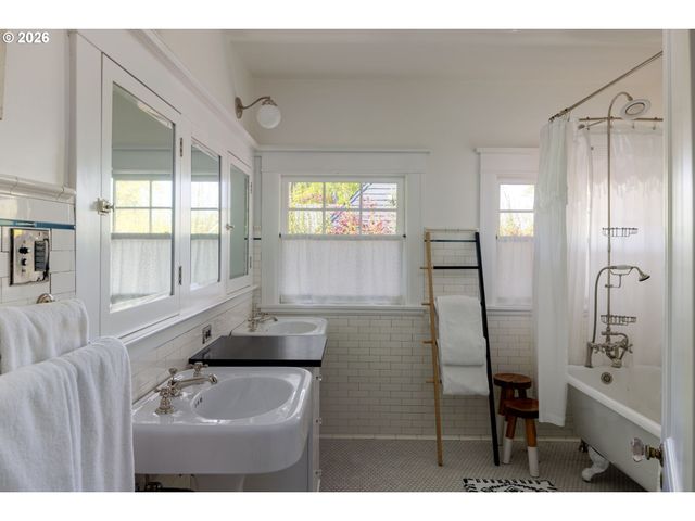 3303 Ne 22ND Ave, Portland, OR 97212