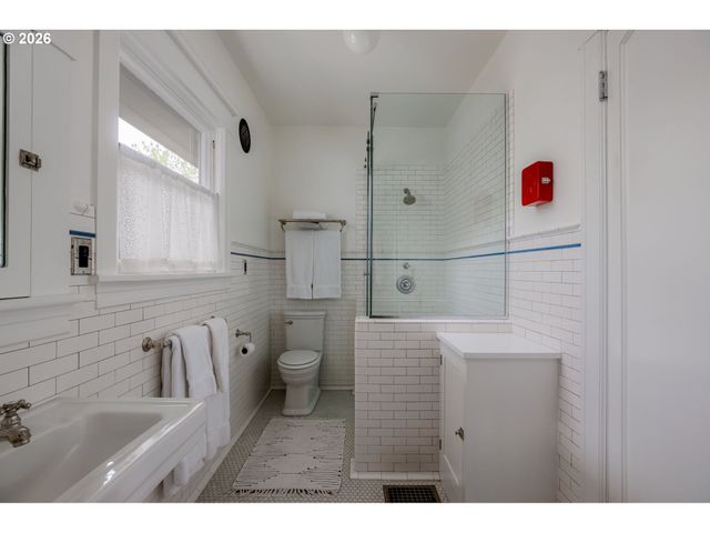 3303 Ne 22ND Ave, Portland, OR 97212