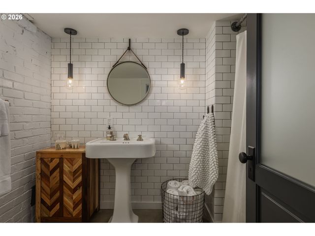 3303 Ne 22ND Ave, Portland, OR 97212