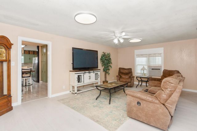 1403 N Avenue F, Freeport, TX 77541