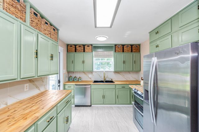 1403 N Avenue F, Freeport, TX 77541