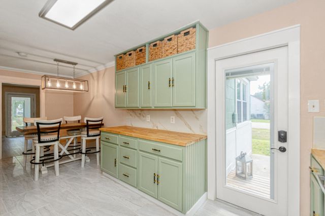 1403 N Avenue F, Freeport, TX 77541