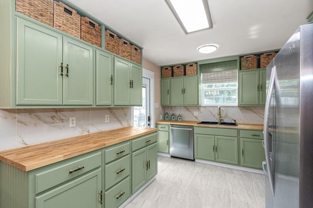 1403 N Avenue F, Freeport, TX 77541