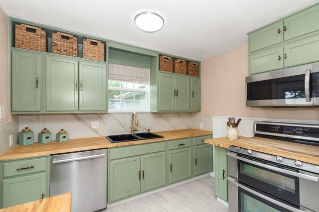 1403 N Avenue F, Freeport, TX 77541