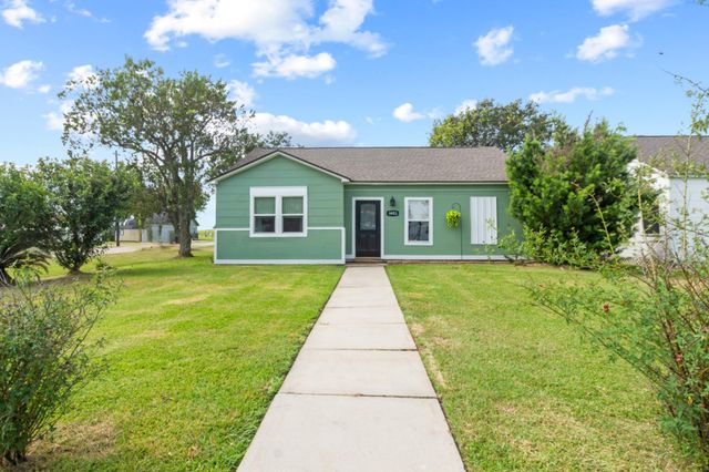1403 N Avenue F, Freeport, TX 77541