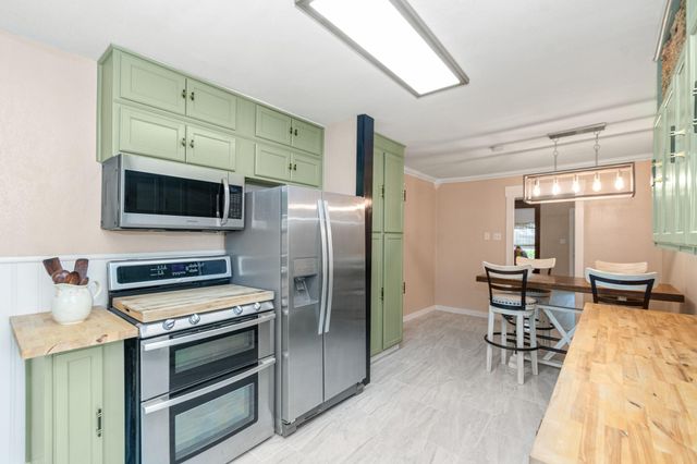 1403 N Avenue F, Freeport, TX 77541