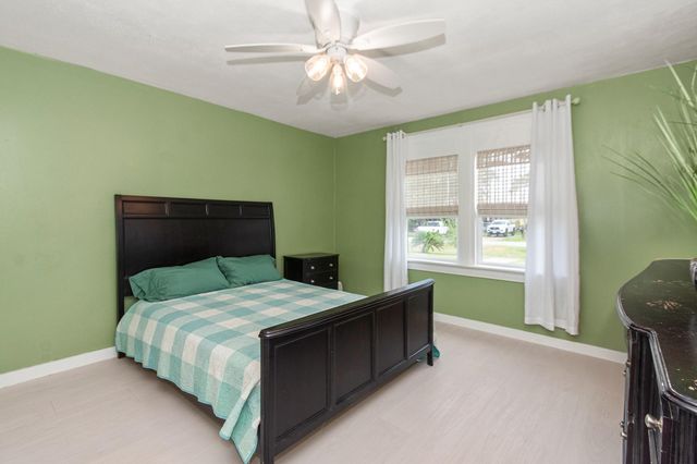 1403 N Avenue F, Freeport, TX 77541