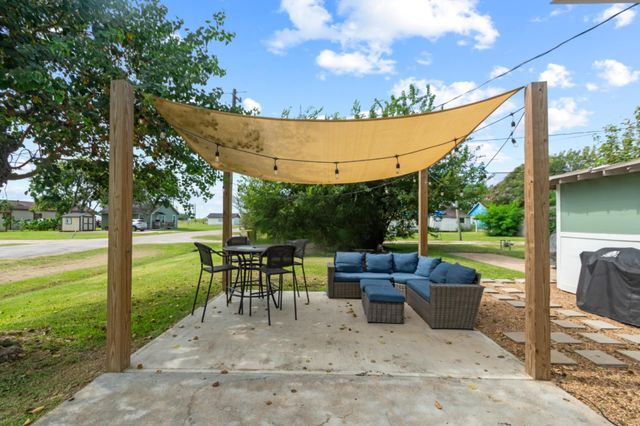 1403 N Avenue F, Freeport, TX 77541